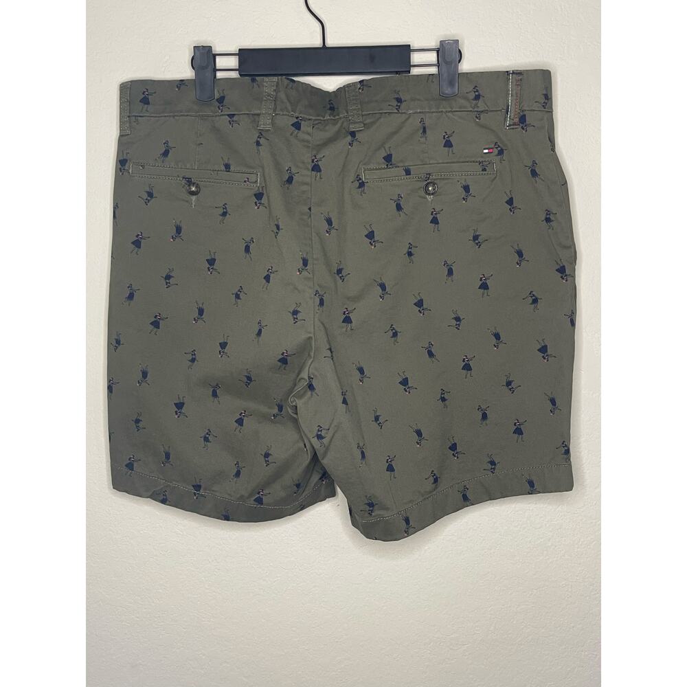 Tommy Hilfiger Men’s THFlex 7” Olive Green Hula Printed Shorts - Size 36